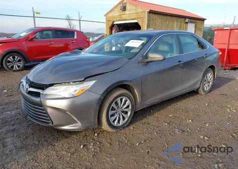 2016 Toyota Camry Le z USA, uszkodzony, nr VIN 4T4BF1FK1GR523053